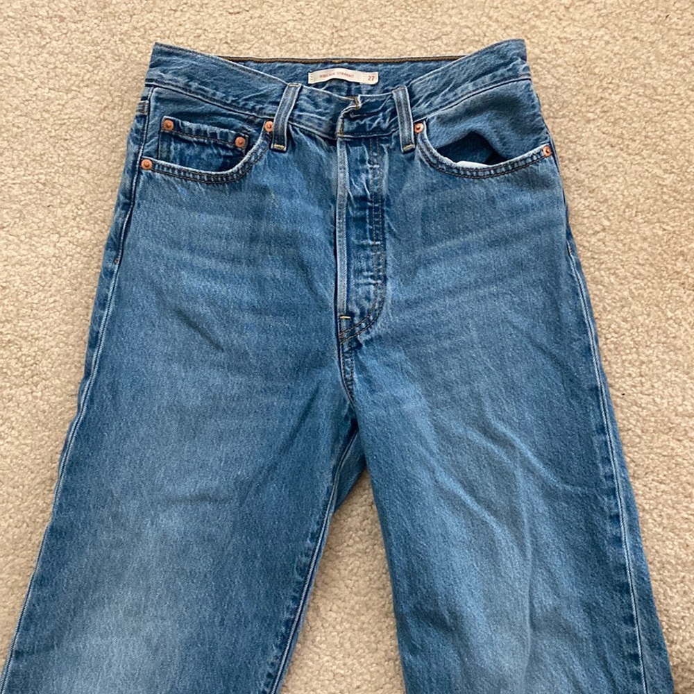 Levi’s ribcage straight ankle medium wash jeans